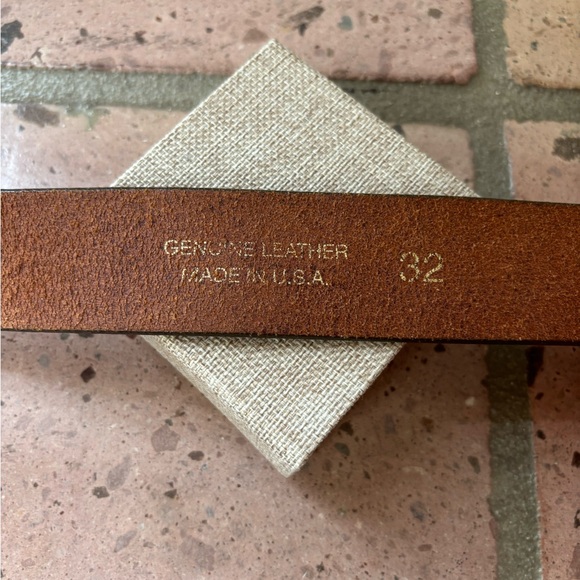 Green and Brown Embossed Belt Buckle - Picture 4 of 4